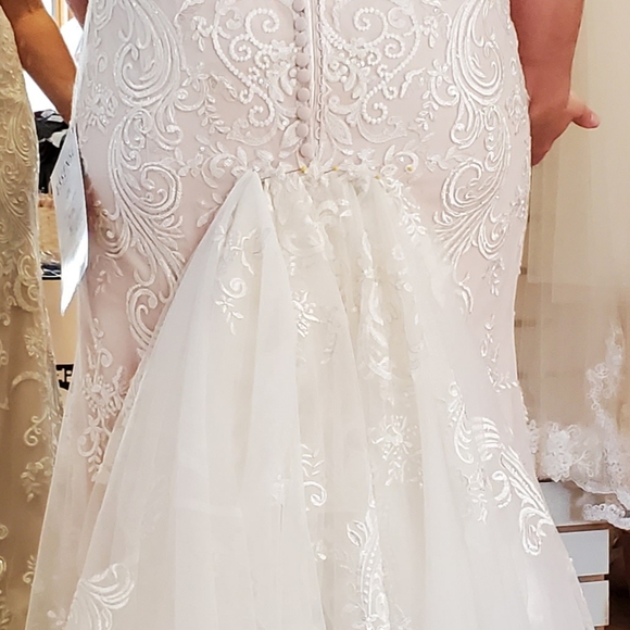 Wedding Dress - Picture 6 of 16